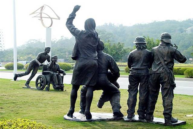 马拉松群像雕塑