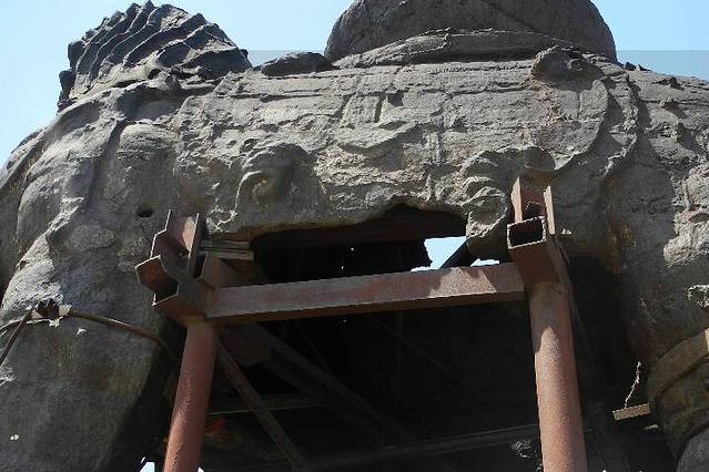 沧州铁狮与旧城遗址公园