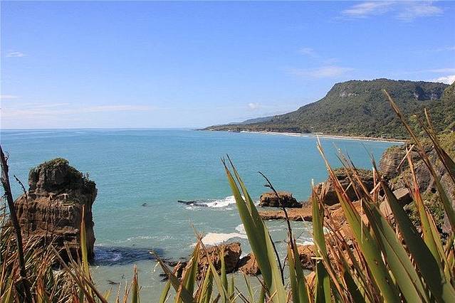 普纳凯基千层饼岩石与喷水洞