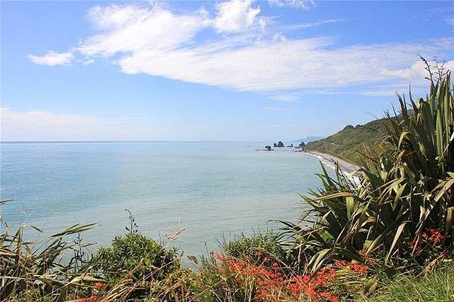 普纳凯基千层饼岩石与喷水洞