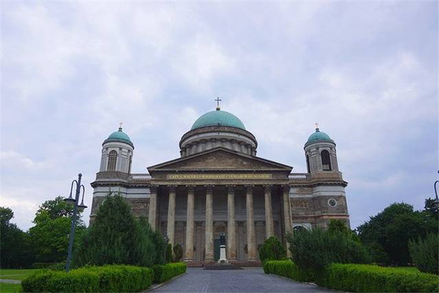 圣若望、圣弥额尔暨圣母无原罪圣殿总主教座堂