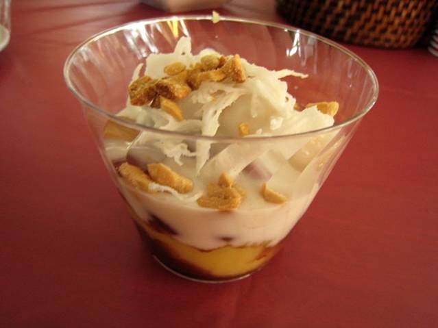 che cung dinh hue 一种越南甜品,以各类豆为原料,配以果冻,冰块