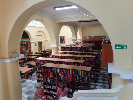 巴托洛梅·卡尔沃图书馆