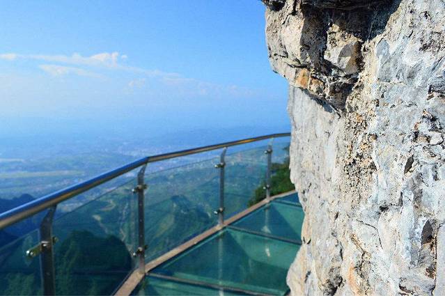 凤凰山玻璃栈道