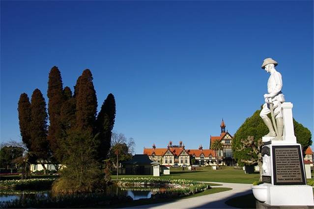 罗托鲁阿市政厅广场