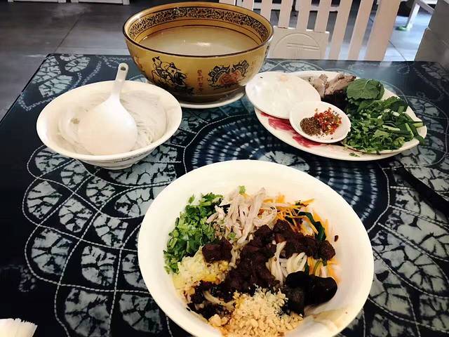 桥香园云南过桥米线(金马碧鸡店)