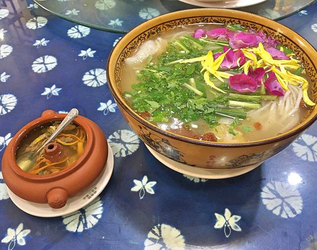 桥香园云南过桥米线(金马碧鸡店)