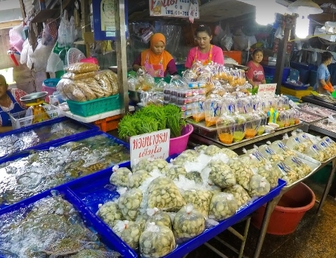 Lanpho Nakluea Market