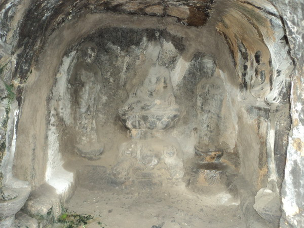 龙门西山石窟-莲花洞