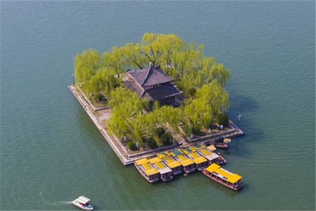 湖心亭 湖心亭暂无评分 我要点评 济南市历下区大明湖路271号大明湖