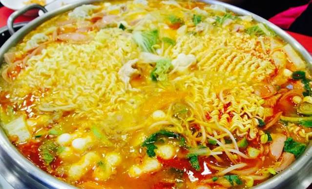 挪夫家部队锅(明洞店)