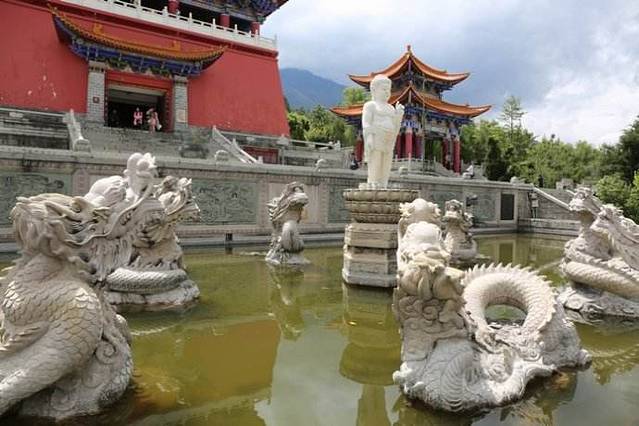 大理白族自治州大理市大理古城西北2公里的苍山应乐峰下崇圣寺三塔