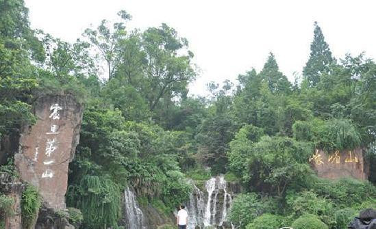 峨眉山风景区-秀甲瀑布