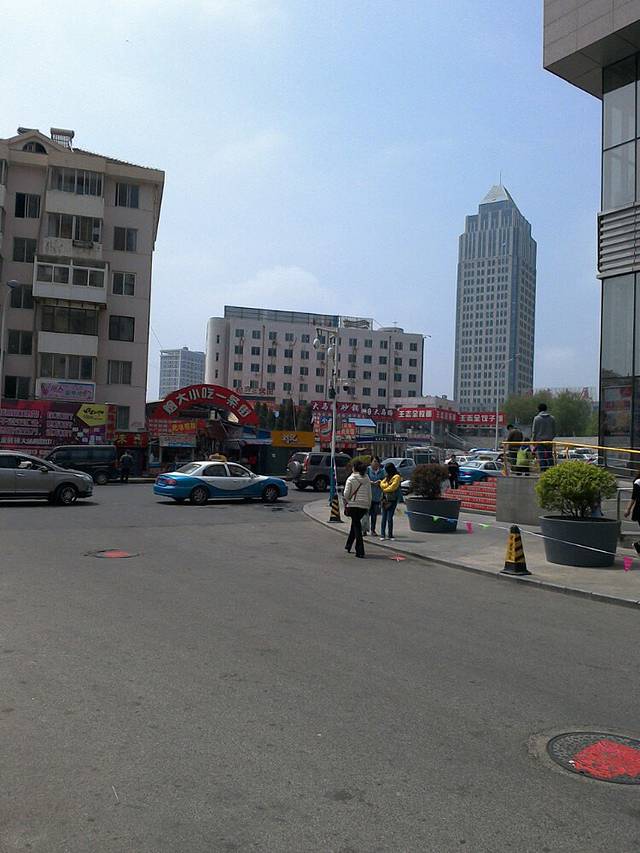 烟大小吃一条街