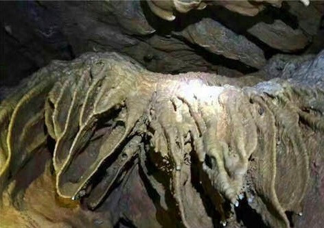 希纳达南石灰岩洞