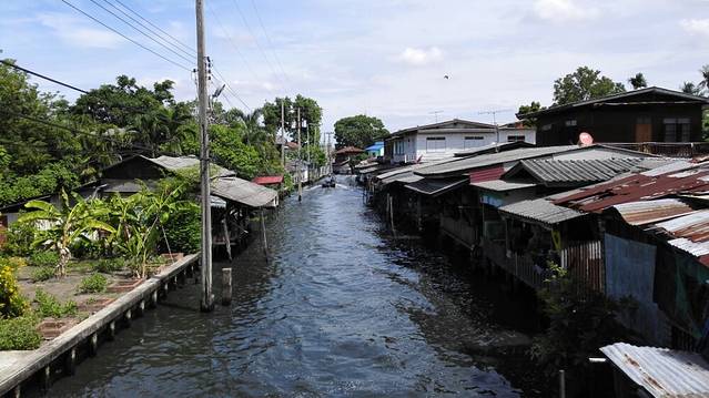 赛寺院水上集市