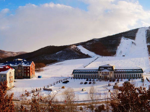 扎兰屯金龙山滑雪场