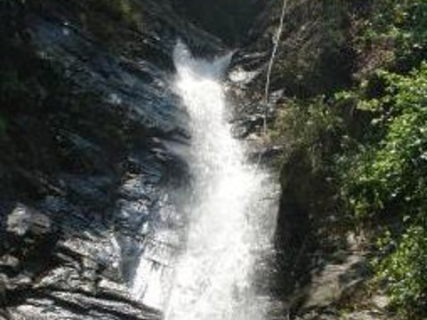 凉山瀑布旅游景点图片