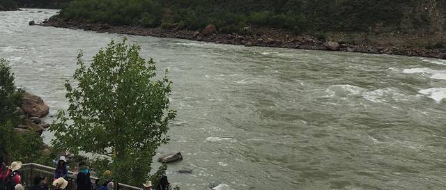 雅鲁藏布江水葬台