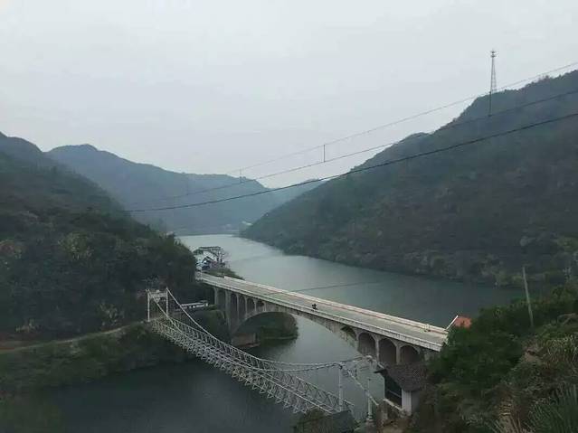 能滩吊桥
