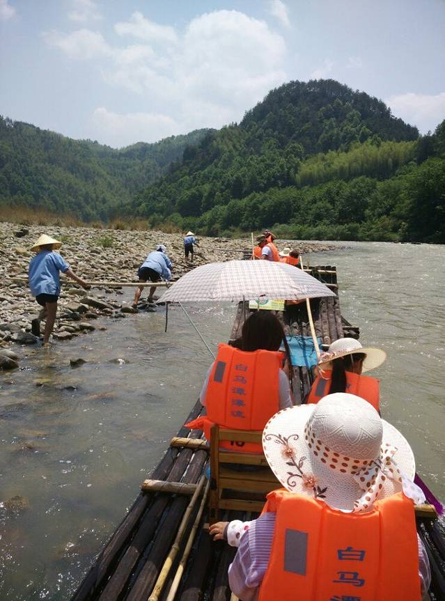 天柱山白马潭漂流