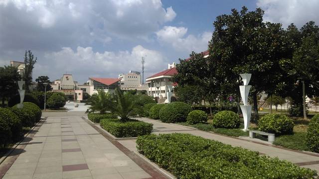 世纪广场(人民中路)