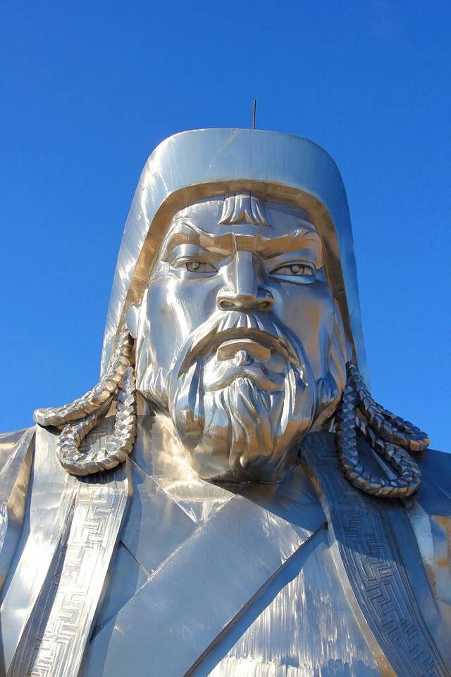 成吉思汗骑马雕像