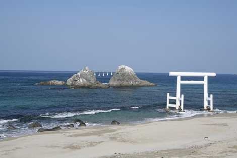 樱井二见浦夫妇岩