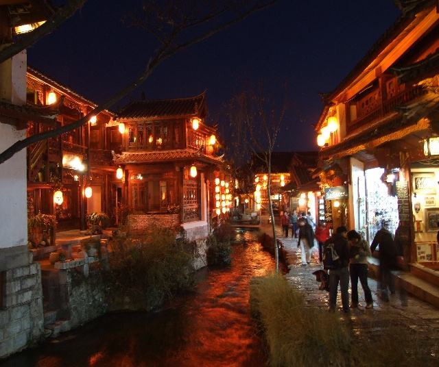 四方街篝火晚会