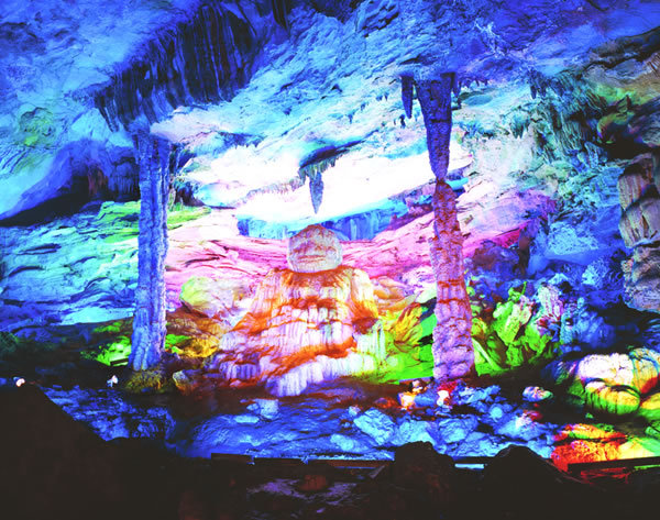 世纪冰川灵佛洞