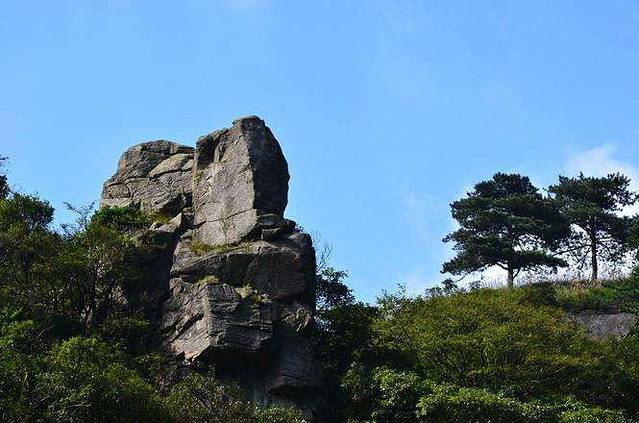象鼻山-神斧开山,脸谱石