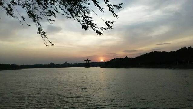 望海山临潮湖公园