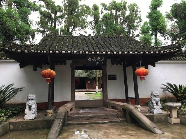 贺满姑烈士纪念亭