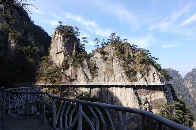 大明山悬空栈道