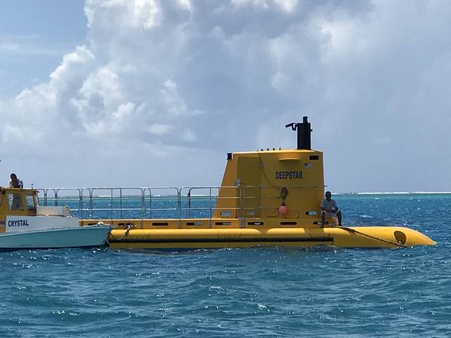 美人鱼号观光潜水艇