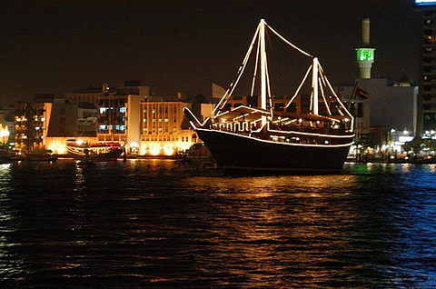 迪拜河游船夜游的图片