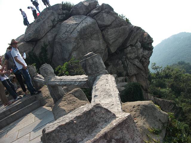 花果山风景区-飞来石