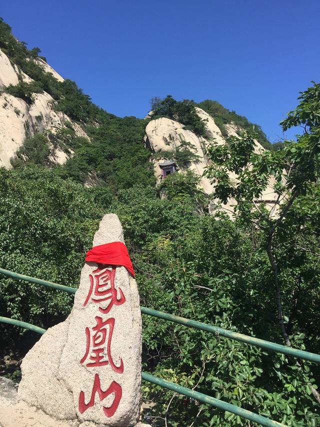 凤凰山解放纪念塔