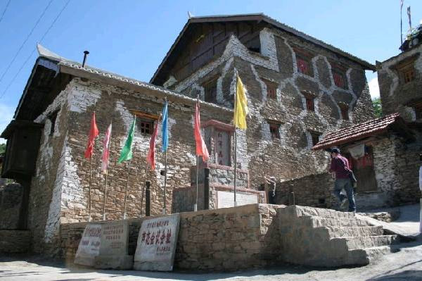 达古冰山风景区-红军芦花会议会址