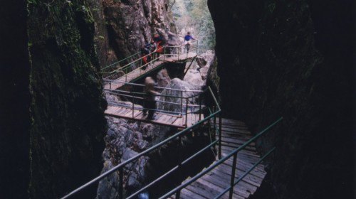 青云山云天石廊