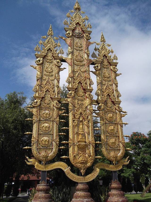 孟莱王纪念雕像