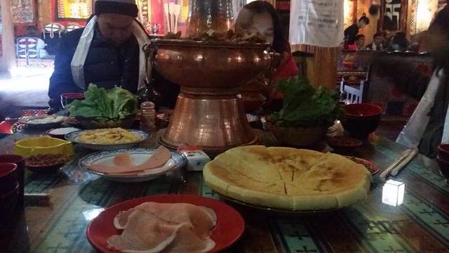 霞给藏族文化生态旅游村