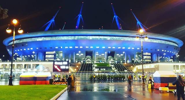 彼得罗夫斯基体育场