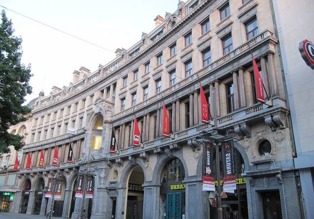 Stadsfeestzaal购物中心