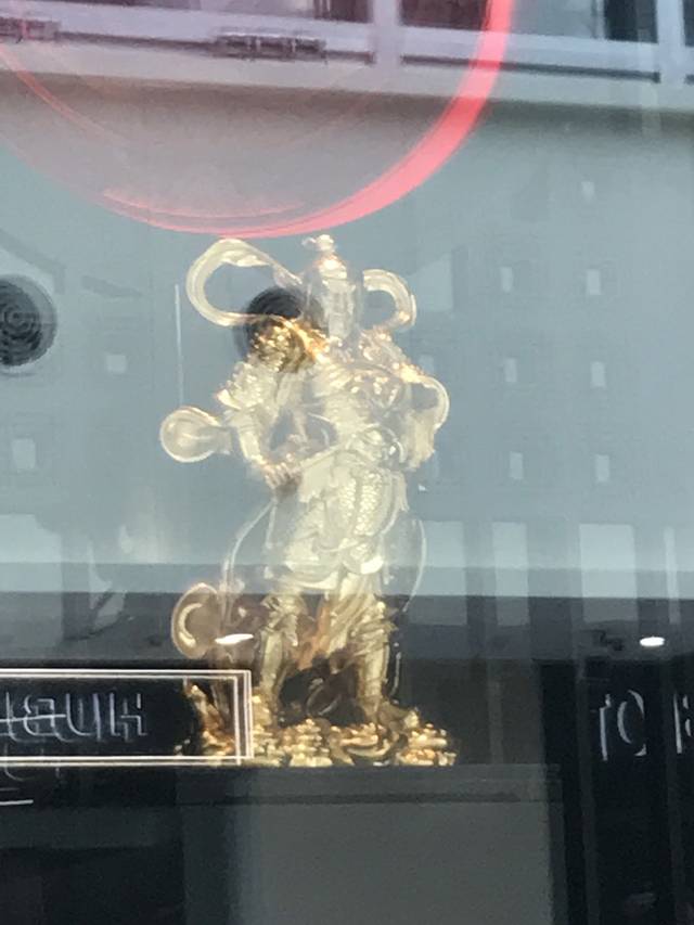 老铺黄金(东方新天地店)