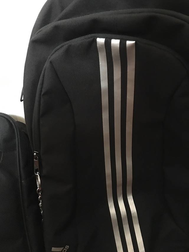 阿迪达斯(金鹰国际购物中心马鞍山店)