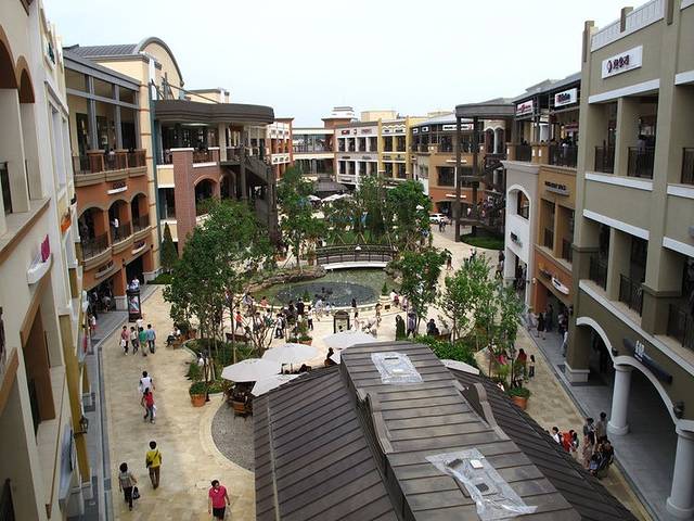 坡州名牌折扣购物中心后门