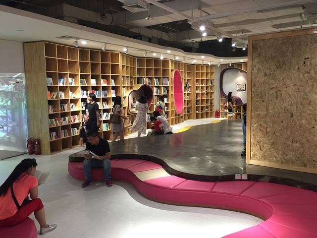 益田假日世界购物中心