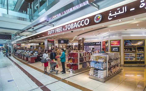 迪拜国际机场T3航站楼B出发区（烟区店）