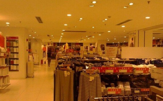 优衣库(上海打浦桥日月光中心店)